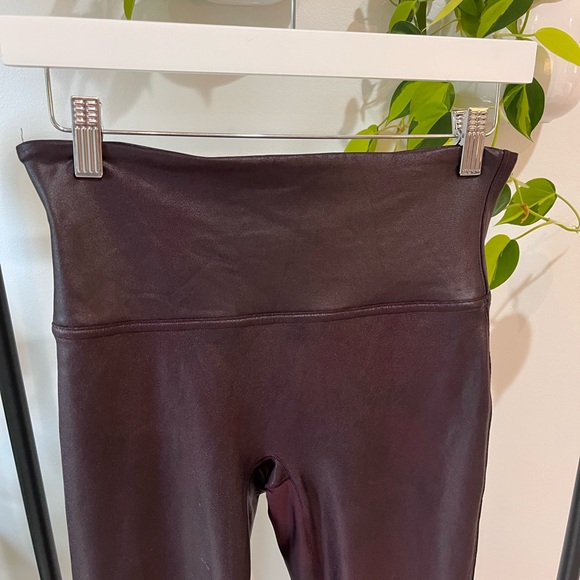 Spanx Faux Leather Leggings Brown Size M Mid Rise Coated Shaping 27" Inseam - Picture 3 of 6